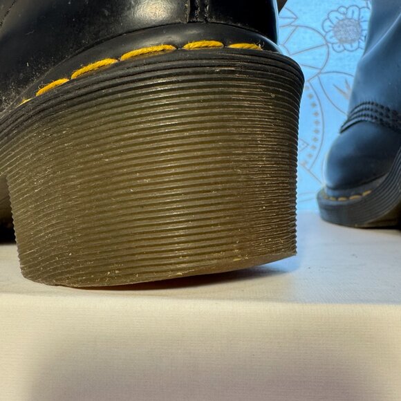 Dr. Martens Vintage Women's Smooth Black 1460 8-Eye - Picture 5 of 5